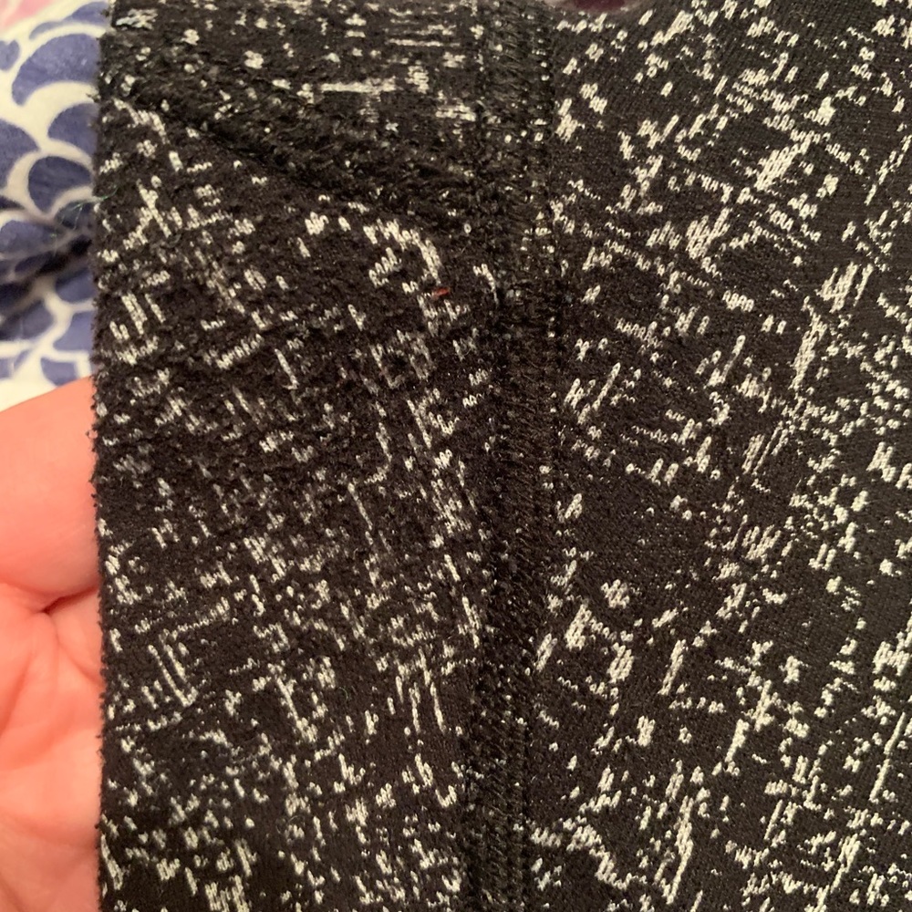 Lululemon Black & White Textured Wunder Unders - Picture 6 of 9